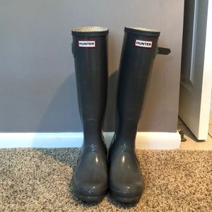 Hunter boots with black boot sock inserts!
